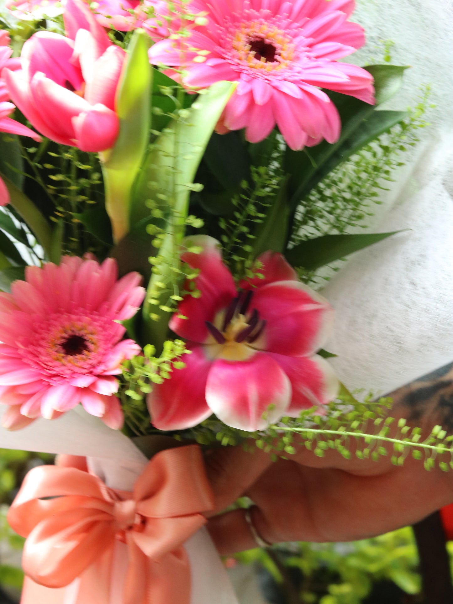 Bouquet de gerberas y tulipanes