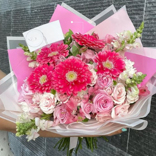 Bouquet de rosas y gerberas