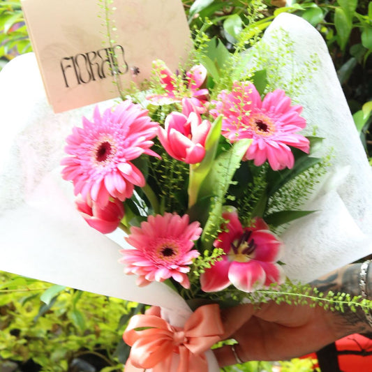 Bouquet de gerberas y tulipanes